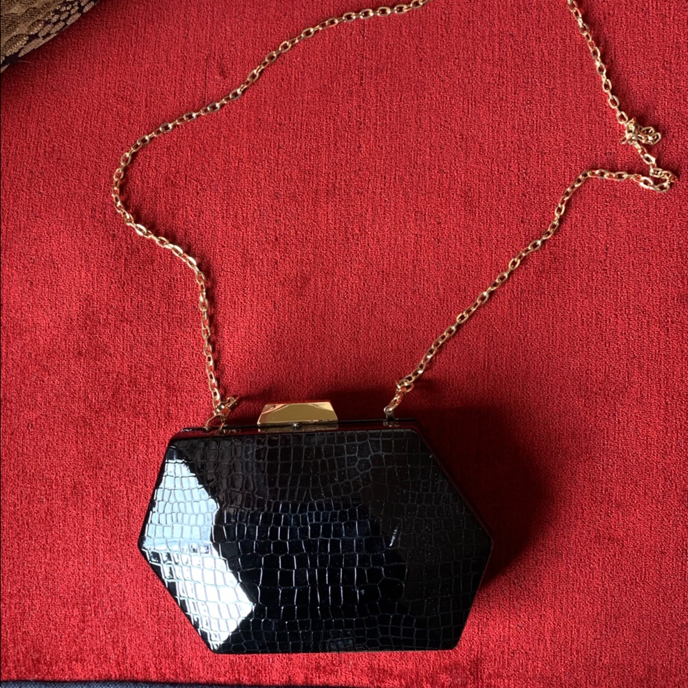 Urban Expressions Cocktail Clutch w/ Shoulder Chain